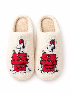 Cream Sherpa Slip-On Slippers with Festive Snoopy Applique